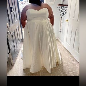 Dress has pockets, split on the side, button decor down the back & swht neckline